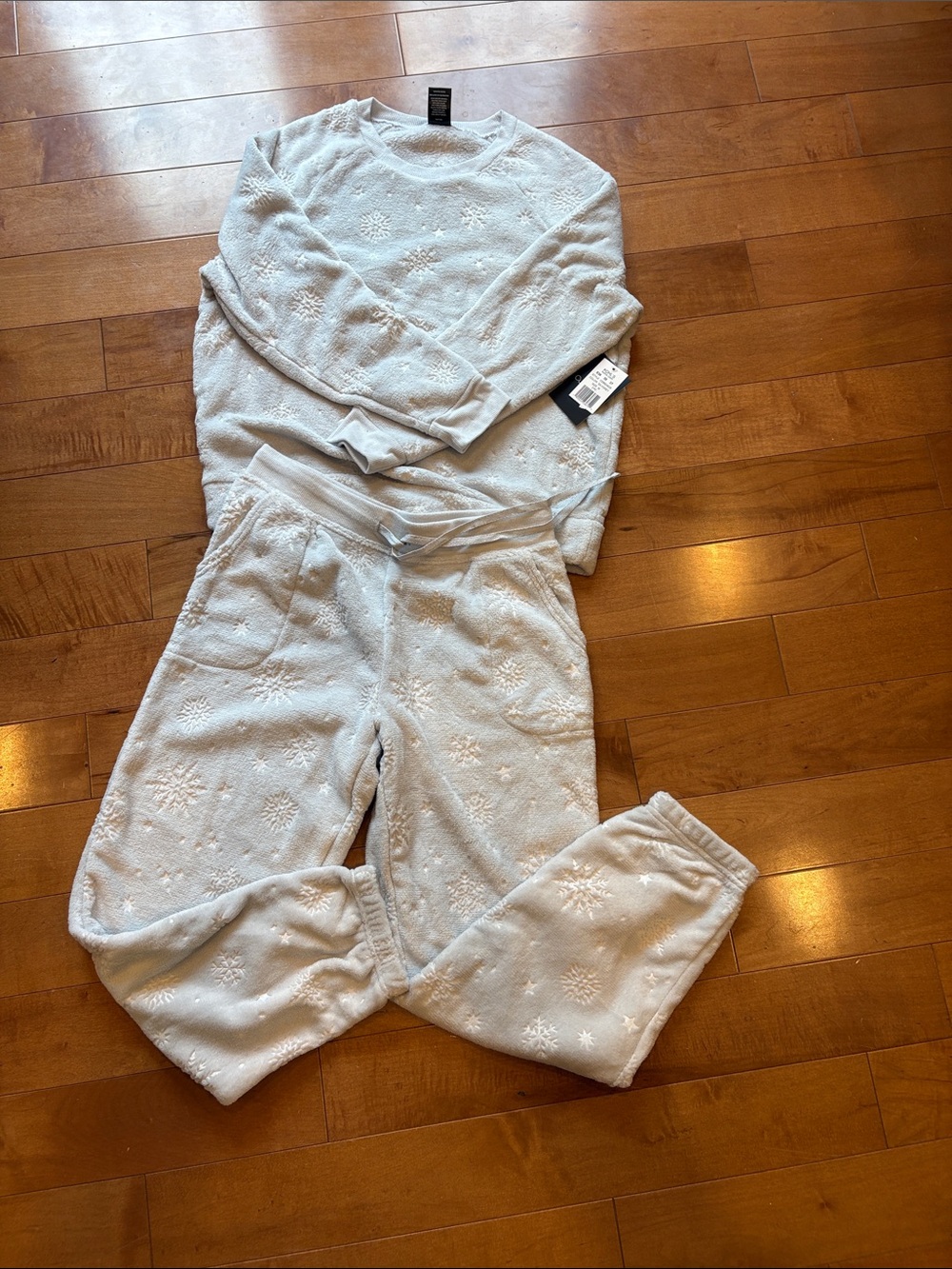 Cuddle Dudd Silver Gray Snowflake Fleece Super Soft Set Brand New with tags